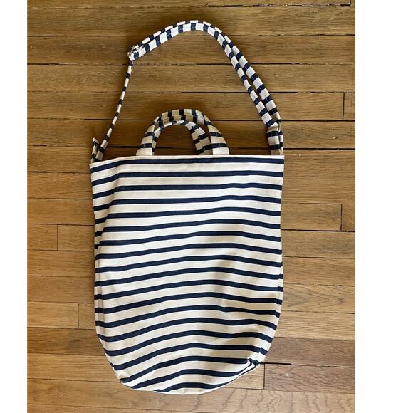 Baggu Duck Bag in Navy & White Canvas - Picture 1 of 4